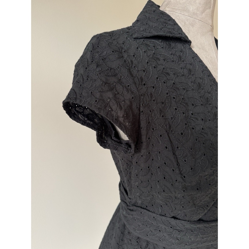 Black Eyelet Pattern Faux Wrap Dress Cap Sleeve Ann Taylor Size 6 - Picture 4 of 11